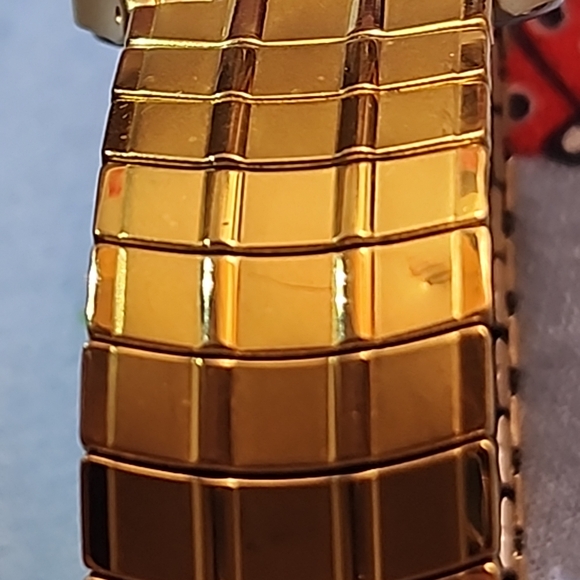 Pulsar Gold Rectangular Watch - Picture 4 of 8